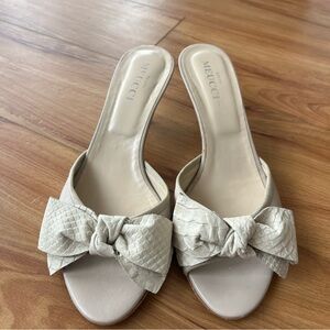 Vero Cuoio Cream slip on open toe slide with bow detail